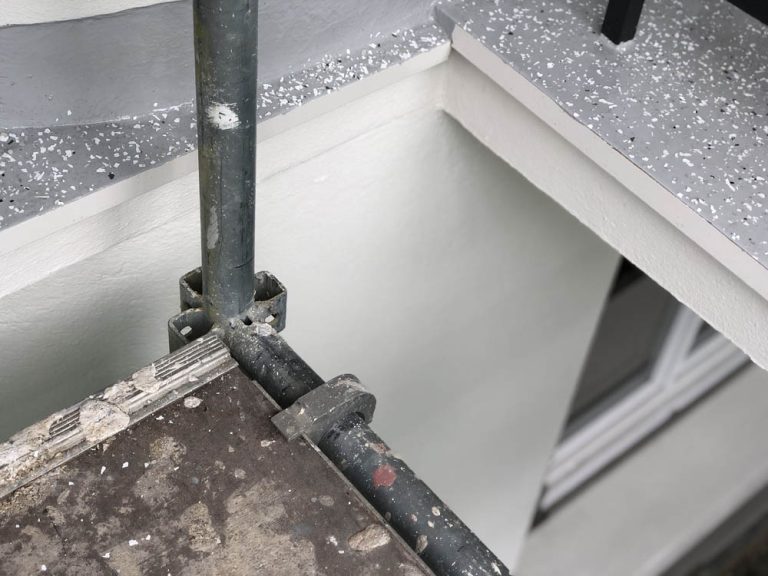 Détail des raccords d’étanchéité sur un balcon à Dijon
