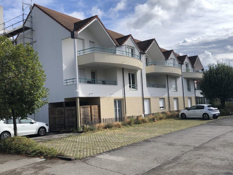 Façades rénovées d’une résidence rue de Beaune à Dijon